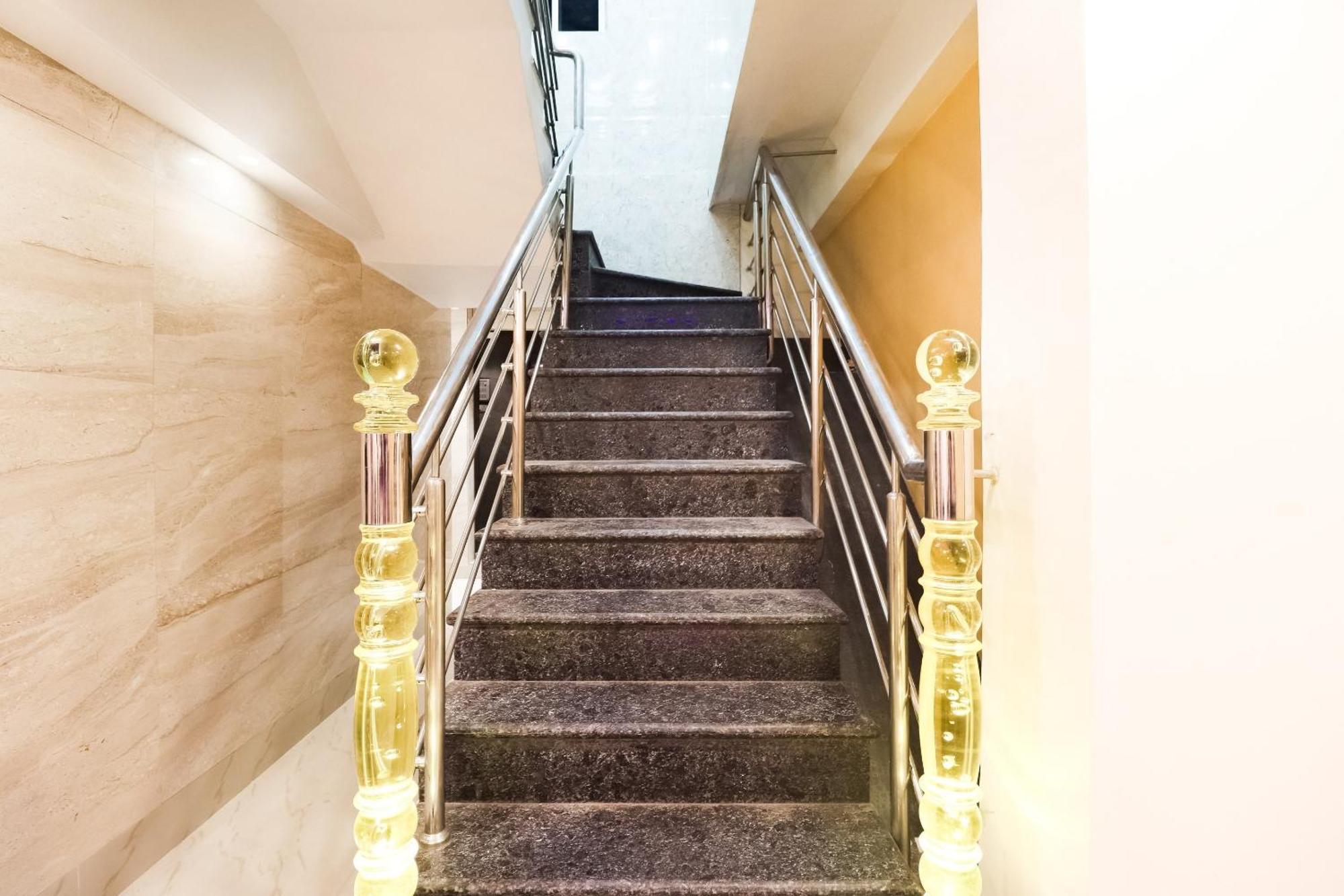 Hotel O Kuber Residency Near Birla Mandir Колката Екстер'єр фото